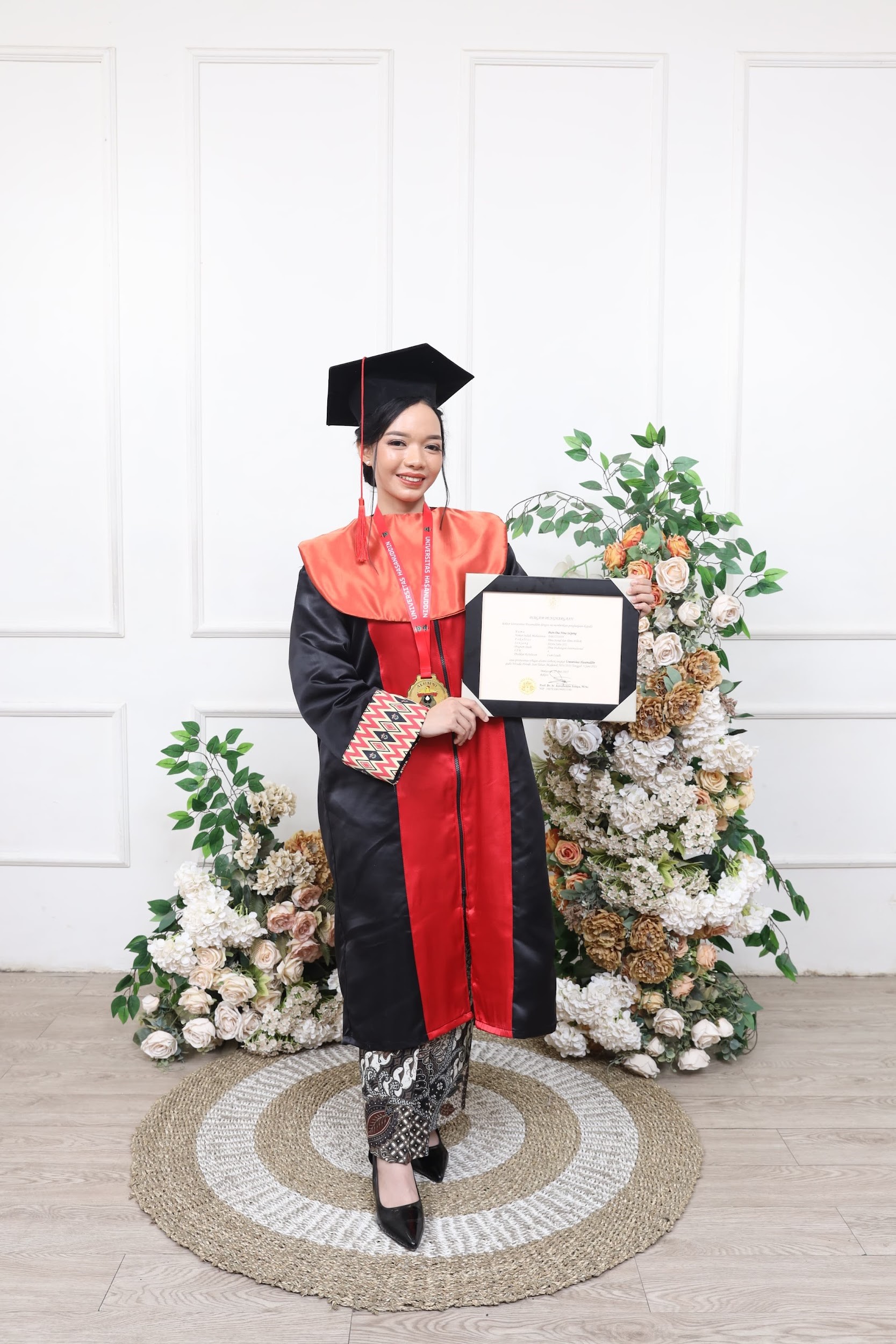 Kebanggaan FISIP UNHAS: Putri Dia Nina Sa’pang Dinobatkan sebagai Lulusan Terbaik dalam Wisuda Periode Mei 2025