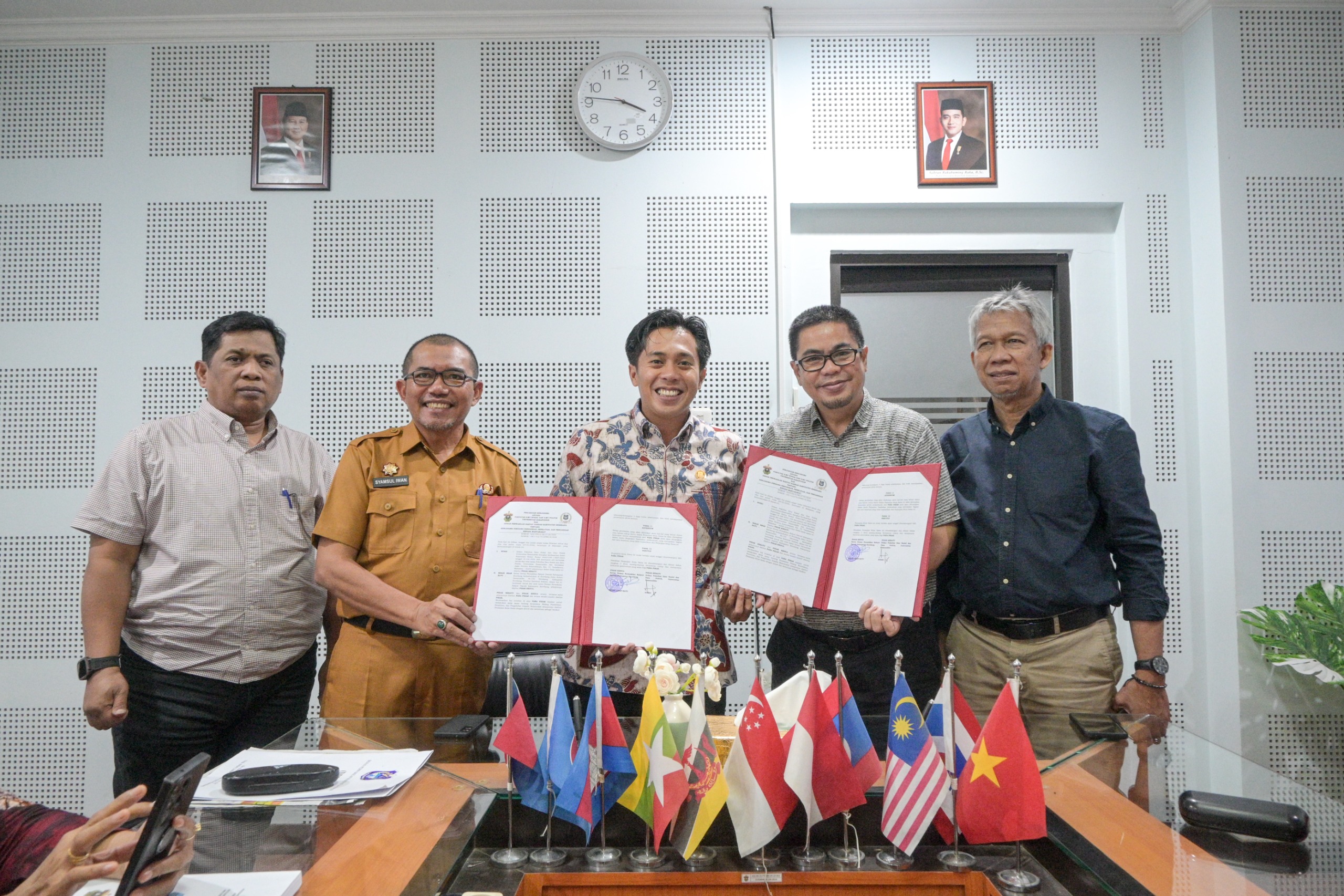 Perkuat Sinergi, FISIP Unhas dan DPRD Kabupaten Enrekang Tandatangani Kerja Sama