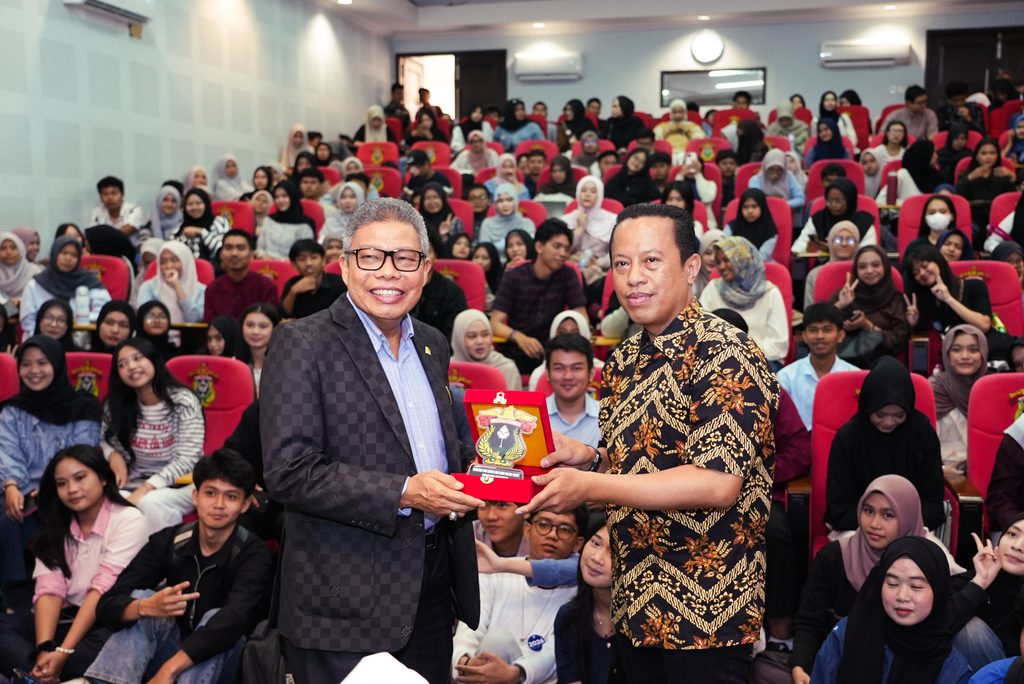 Taufan Pawe Ajak Mahasiswa FISIP Unhas Kawal Kebijakan Lewat Empat Pilar Kebangsaan
